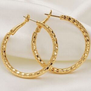 Stylish Textured design Gold-Tone Hoop Earrings - Women's Fashion Jewelry